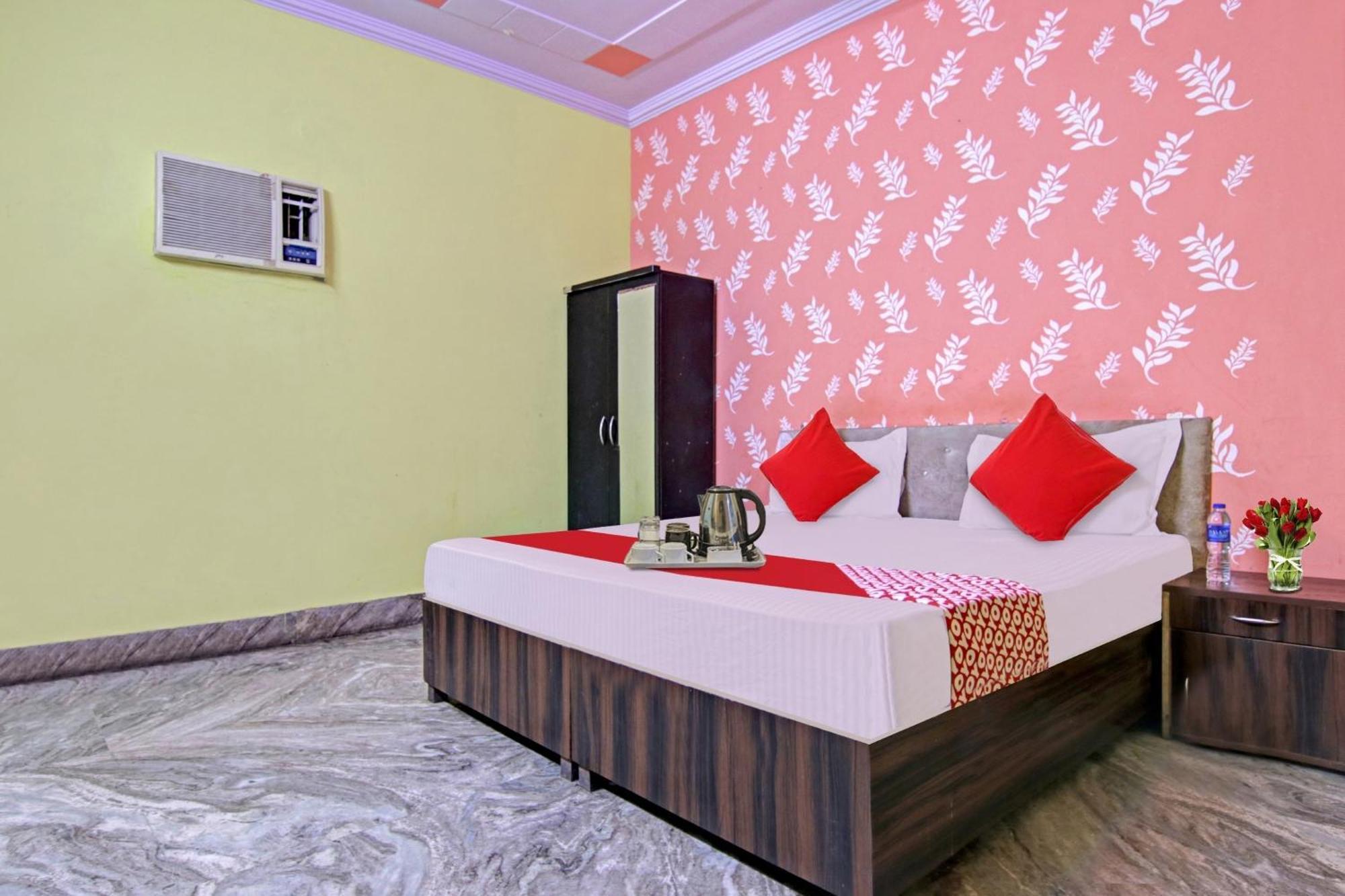 Flagship Hotel Decent Stay Near Pvr Vikaspuri Delhi New Delhi Exterior photo